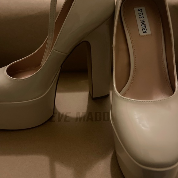 Steve Madden Off-White Platform Heels - Picture 2 of 4